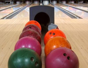 Ten pin bowling reservation system